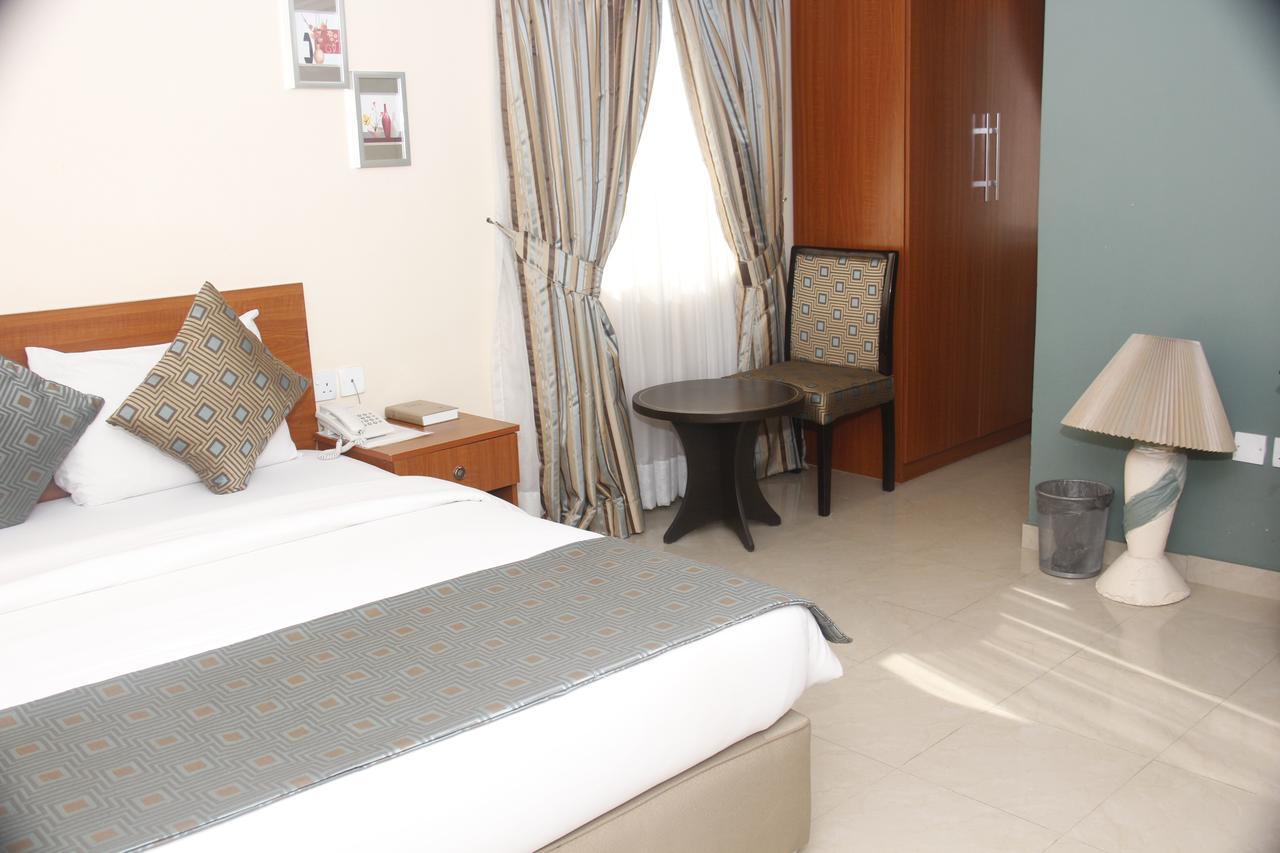 Crown Cottage Hotel Ikeja Exterior photo