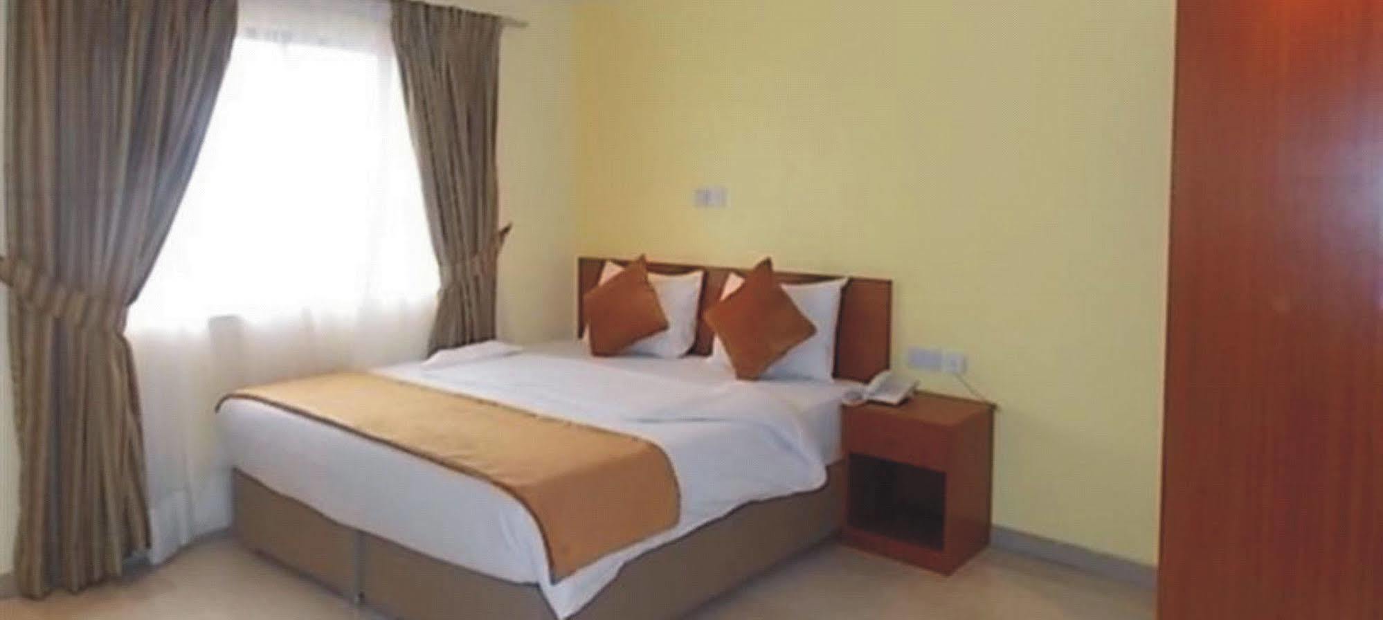 Crown Cottage Hotel Ikeja Exterior photo